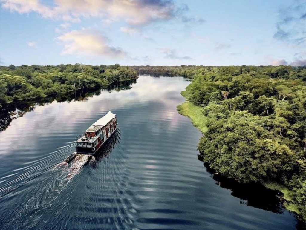 Navegar en crucero por la Amazonía peruana